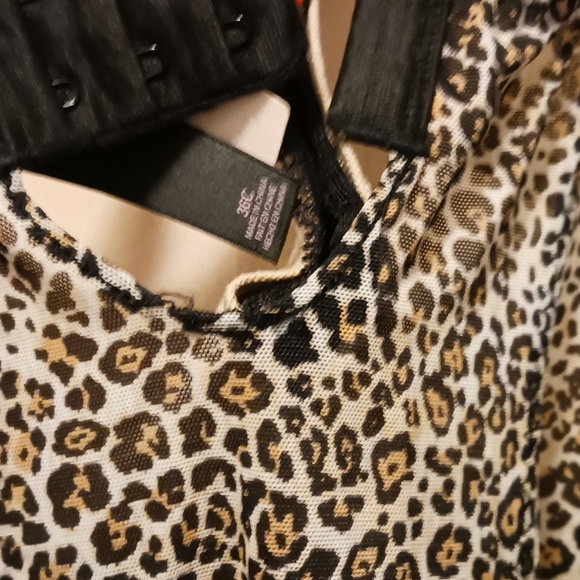 Brand new Victoria's Secret garter slip size 36C - Picture 6 of 8